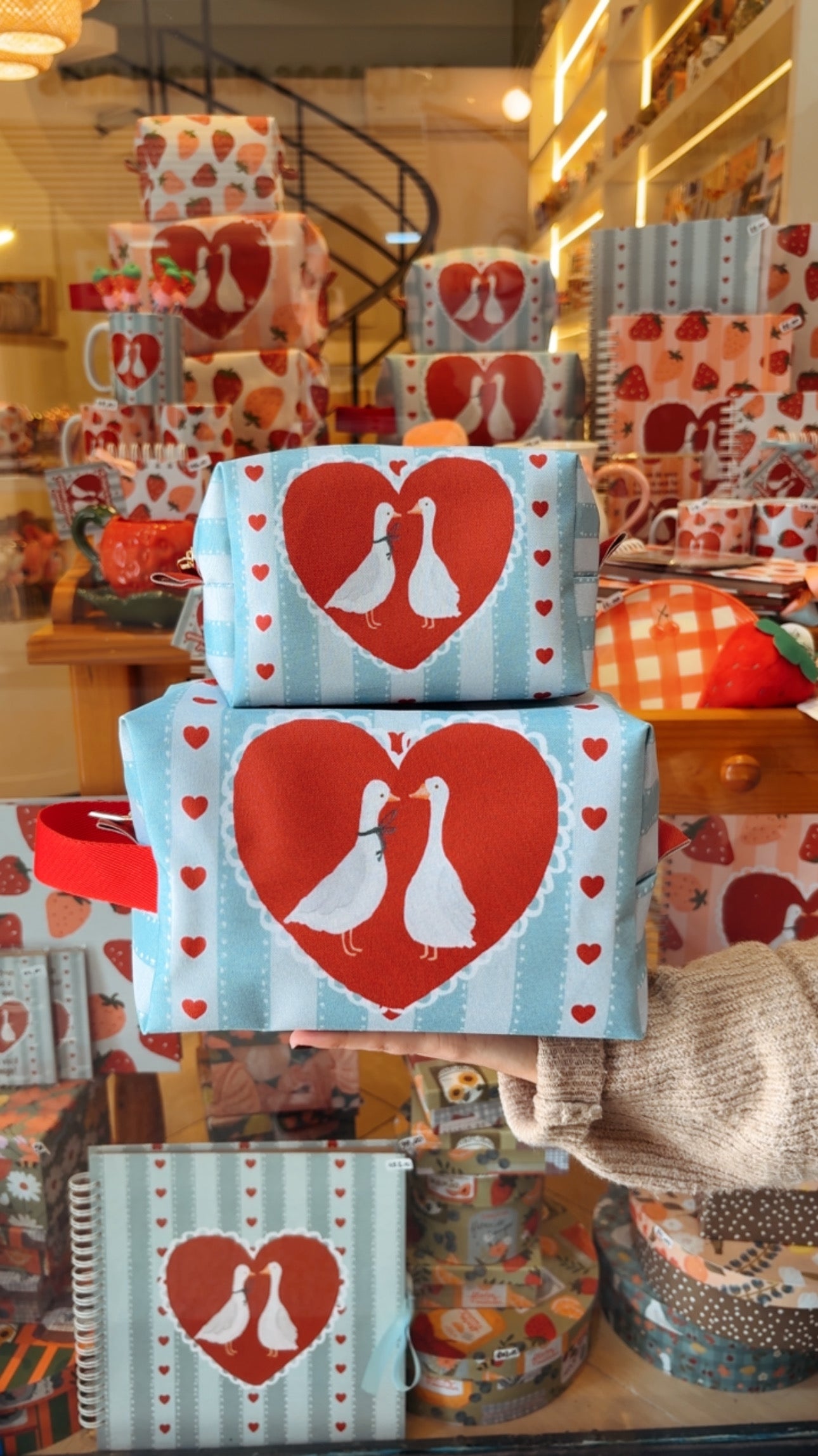 Conjunto Estojo + MAXI Nécessaire Vintage LoveBirds| COLEÇÃO DIA DOS NAMORADOS