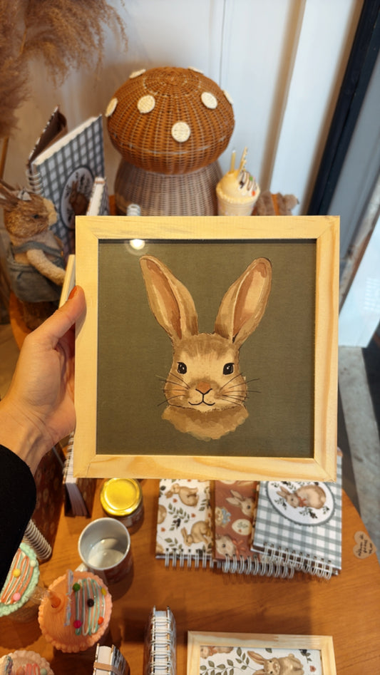 Quadro com moldura Pinus | Senhor Coelho (verde)