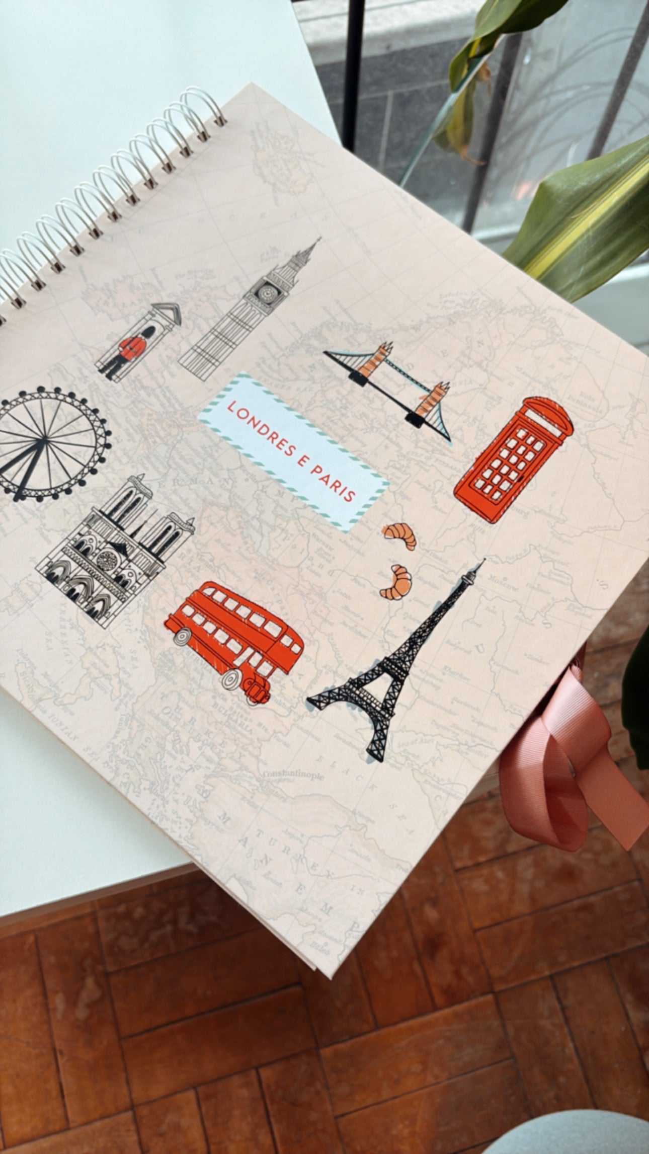 Scrapbook - Álbum de Fotos Londres e Paris