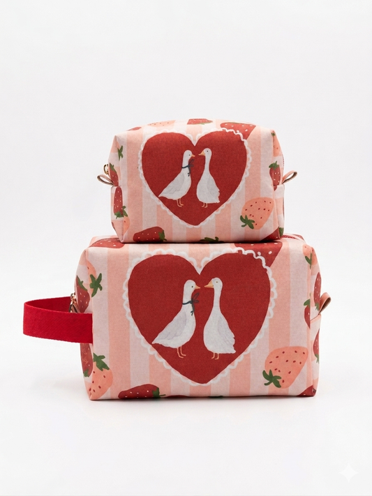 Conjunto Estojo + MAXI Nécessaire Cottage LoveBirds | COLEÇÃO DIA DOS NAMORADOS