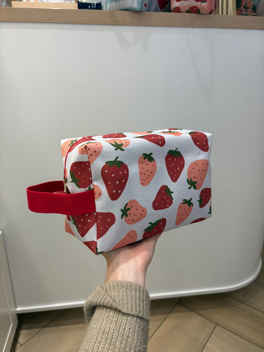 MAXI Nécessaire Strawberry SweetHeart | COLEÇÃO DIA DOS NAMORADOS
