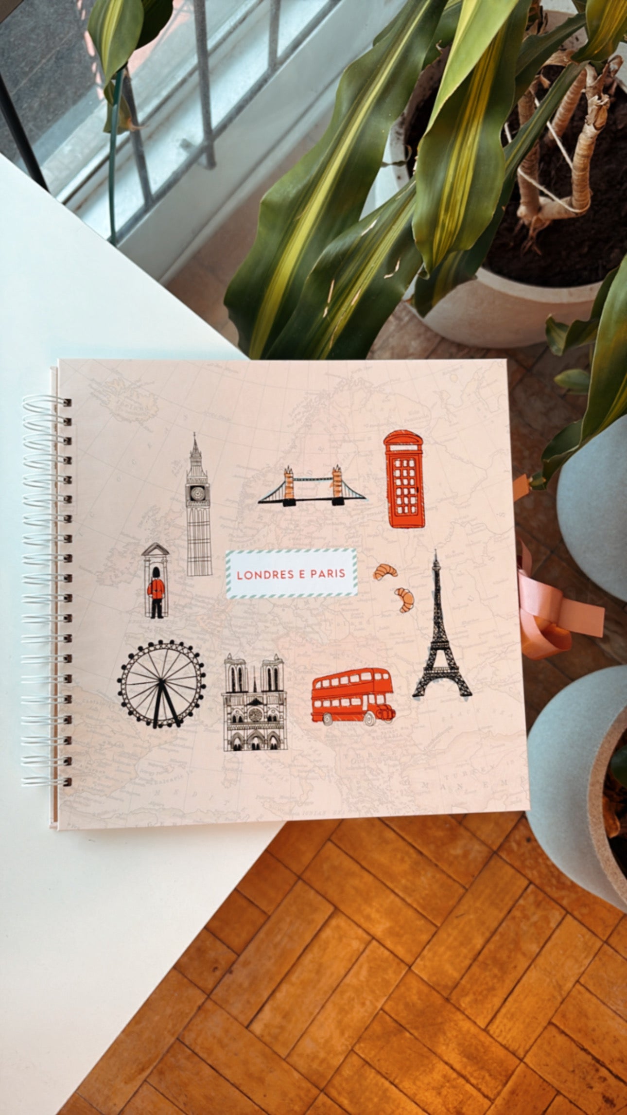 Scrapbook - Álbum de Fotos Londres e Paris