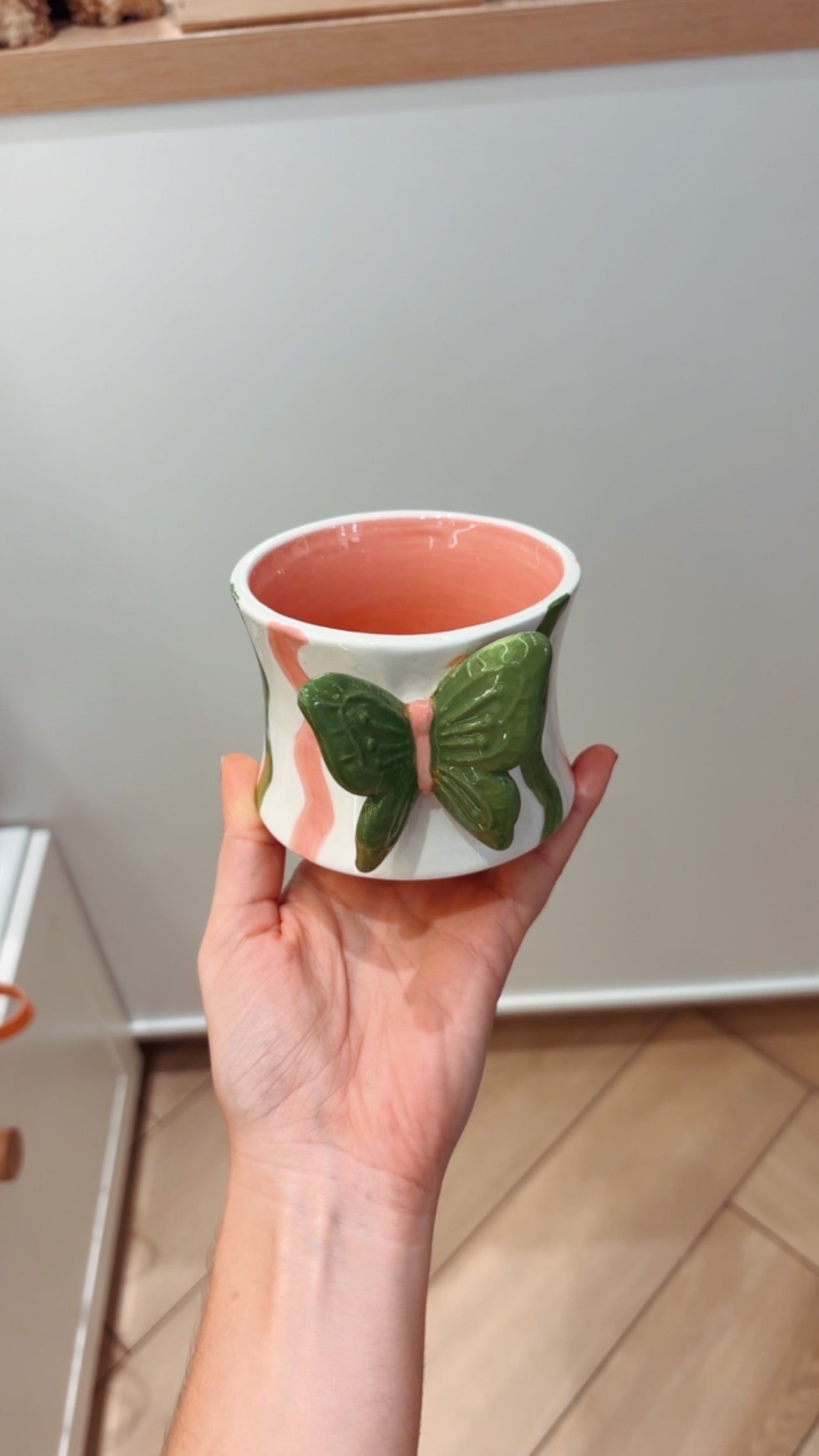 Caneca Borboleta Encantada | Verde + Rosa