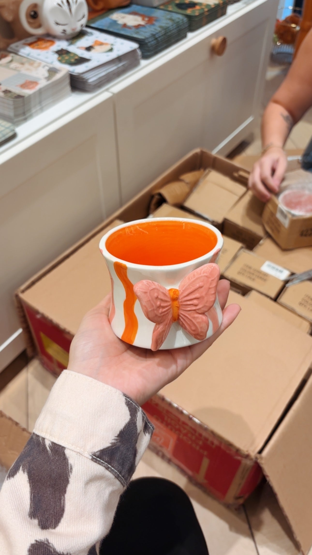 Caneca Borboleta Encantada | Rosa + Laranja