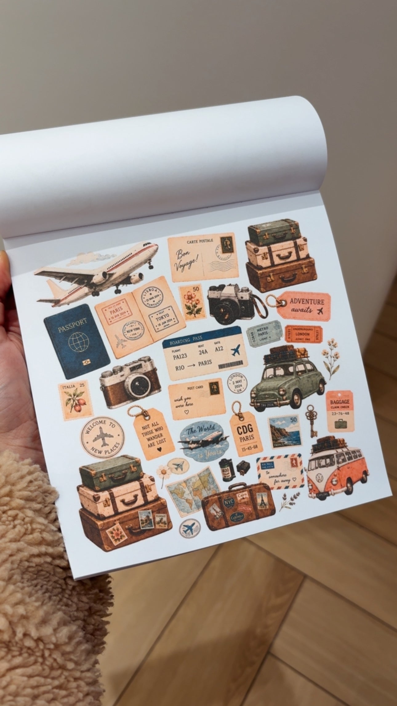 CUT OUT BOOK - Livro de Recortes