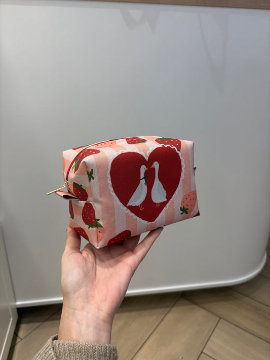 Estojo/Nécessaire Cottage Love | COLEÇÃO DIA DOS NAMORADOS