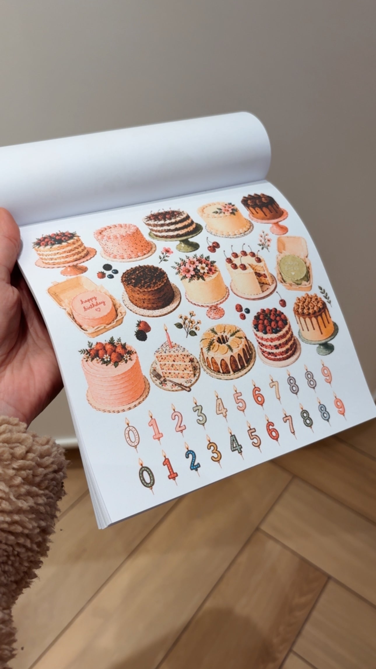CUT OUT BOOK - Livro de Recortes