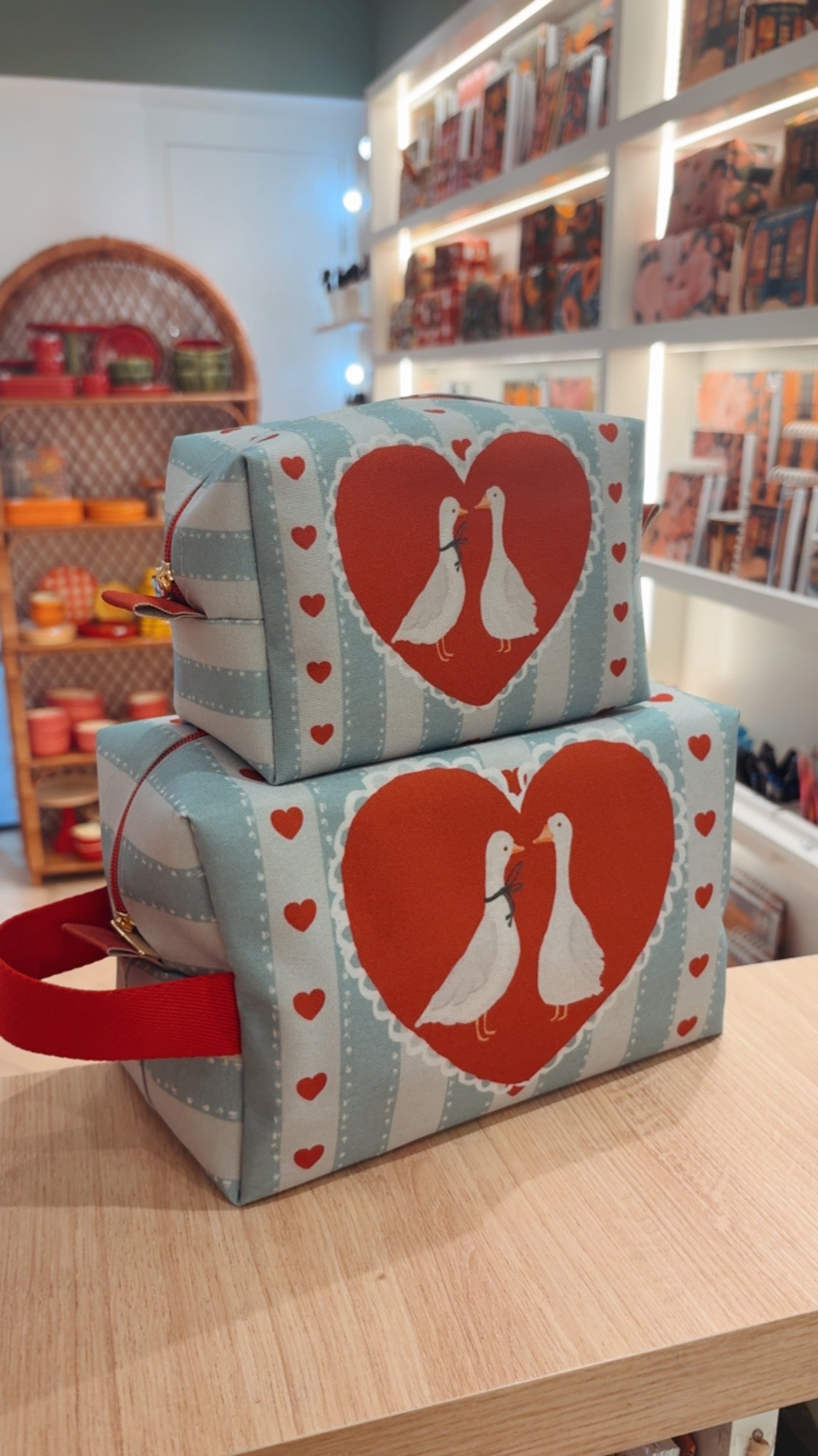 Conjunto Estojo + MAXI Nécessaire Vintage LoveBirds| COLEÇÃO DIA DOS NAMORADOS