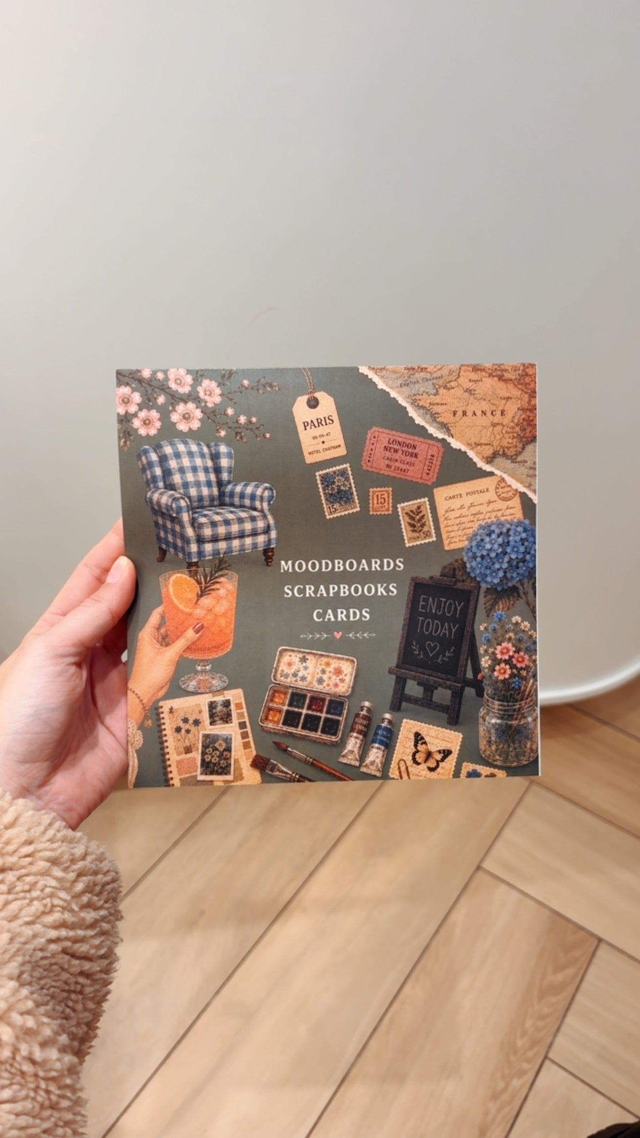 CUT OUT BOOK - Livro de Recortes