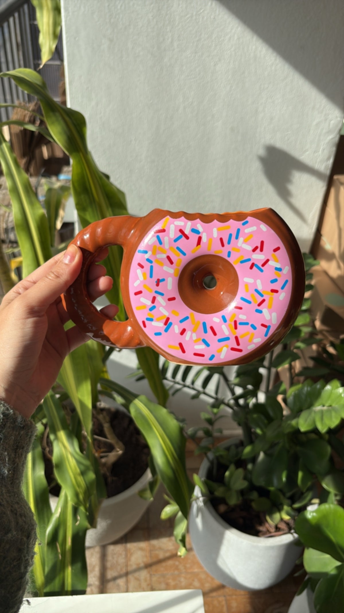 Caneca de Porcelana Donut Marrom Confeitos