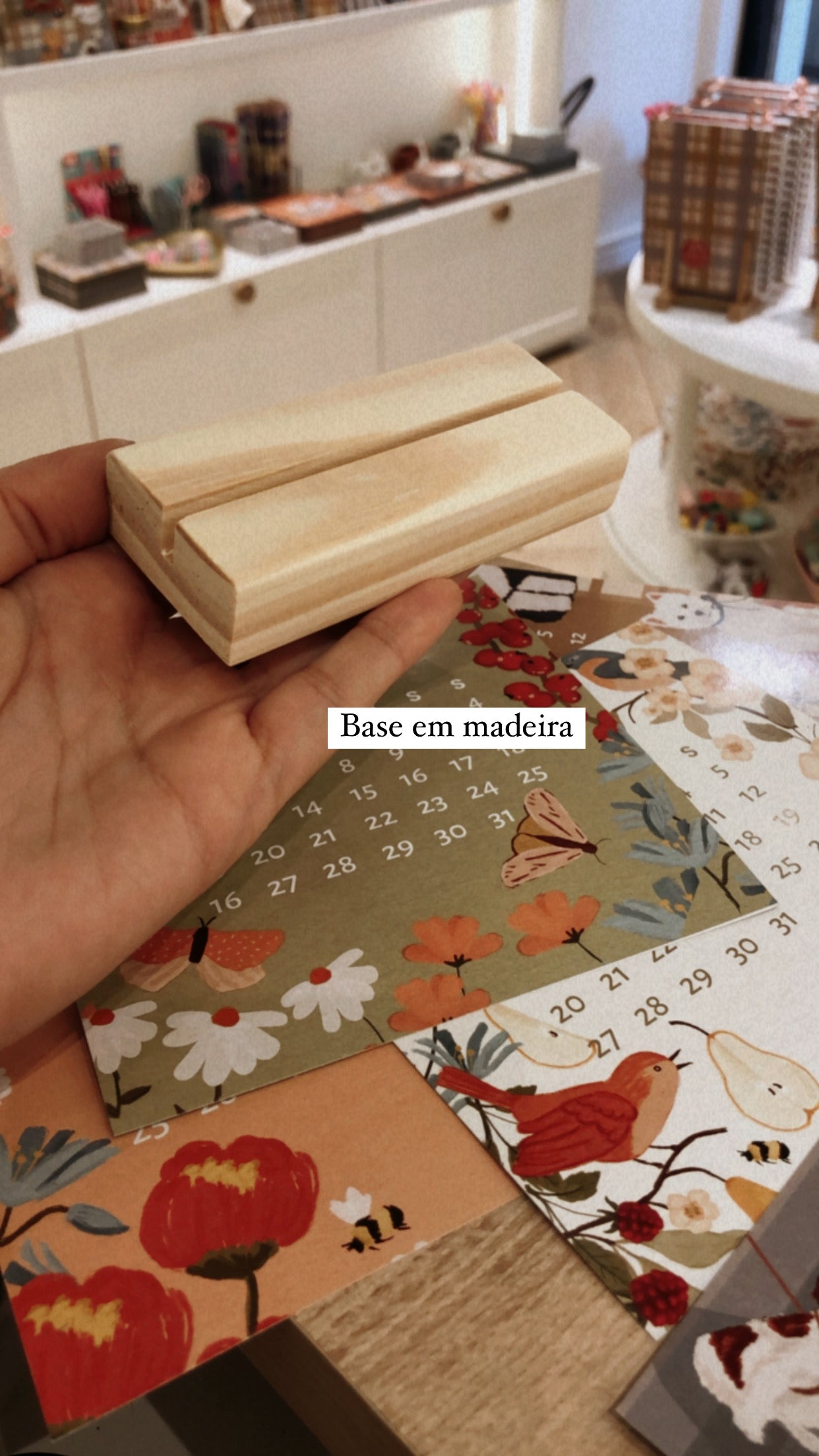 Calendário de Mesa | Base em madeira