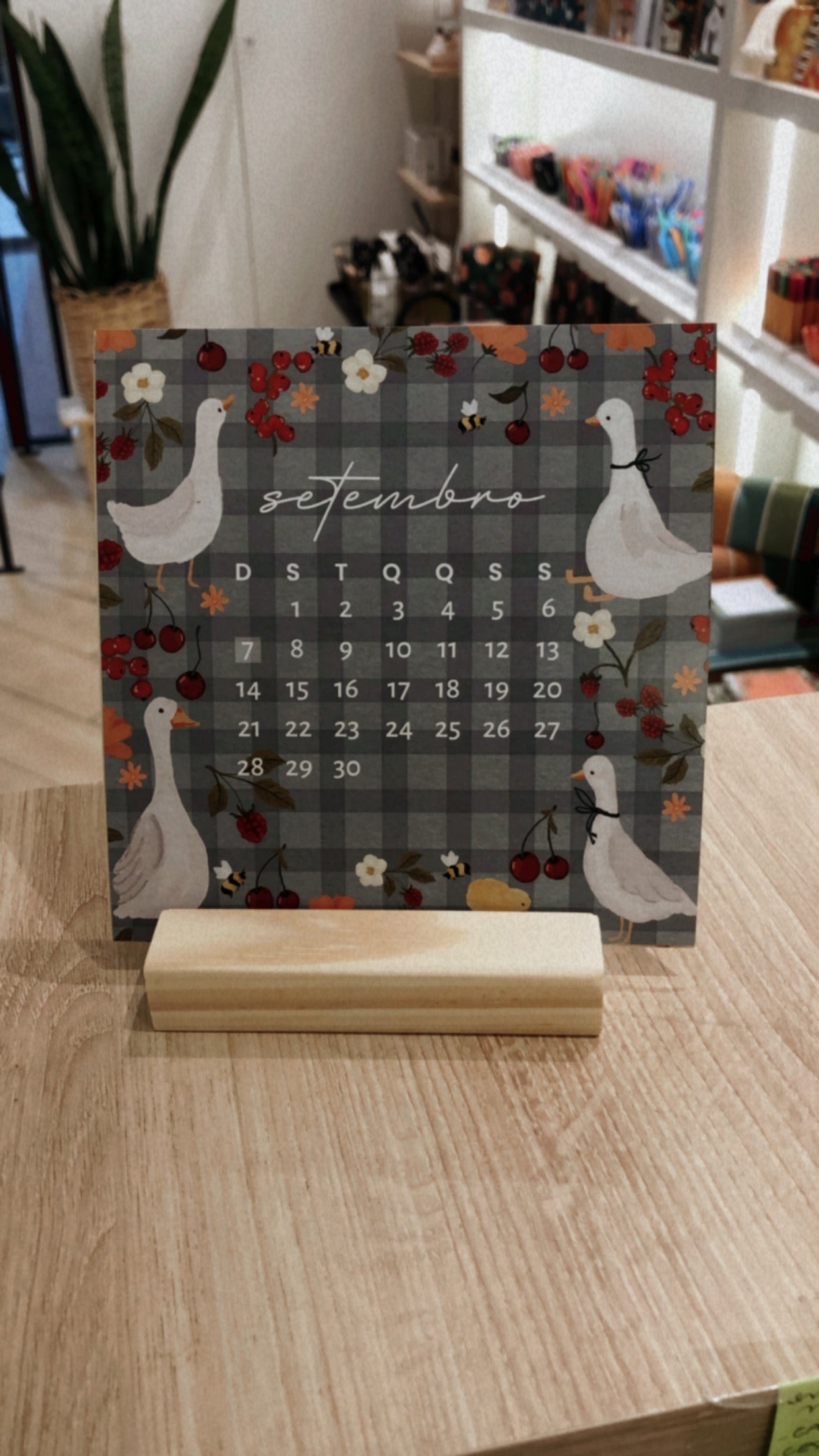 Calendário de Mesa | Base em madeira