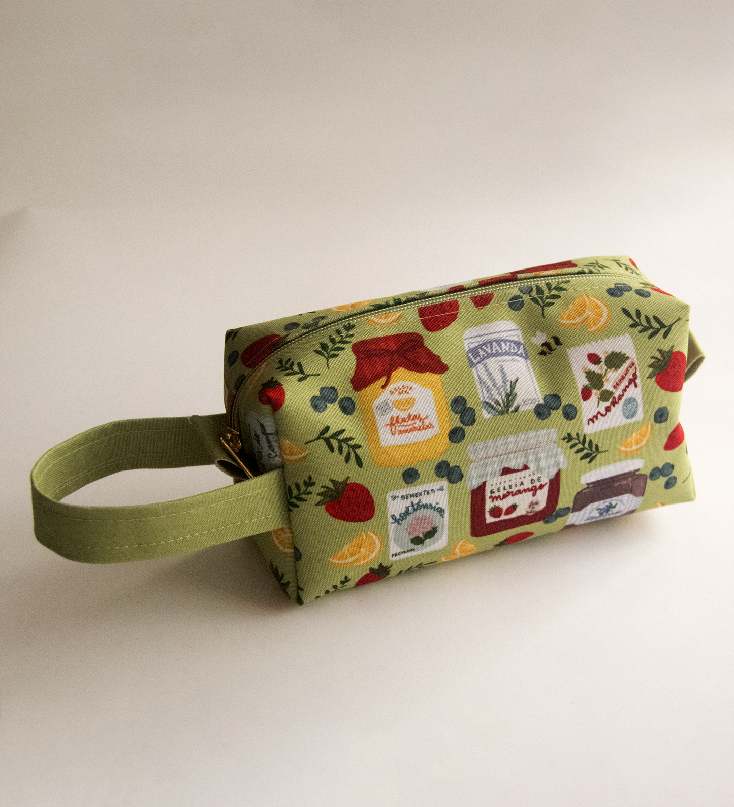 Estojo/Nécessaire com alça | Feito em casa