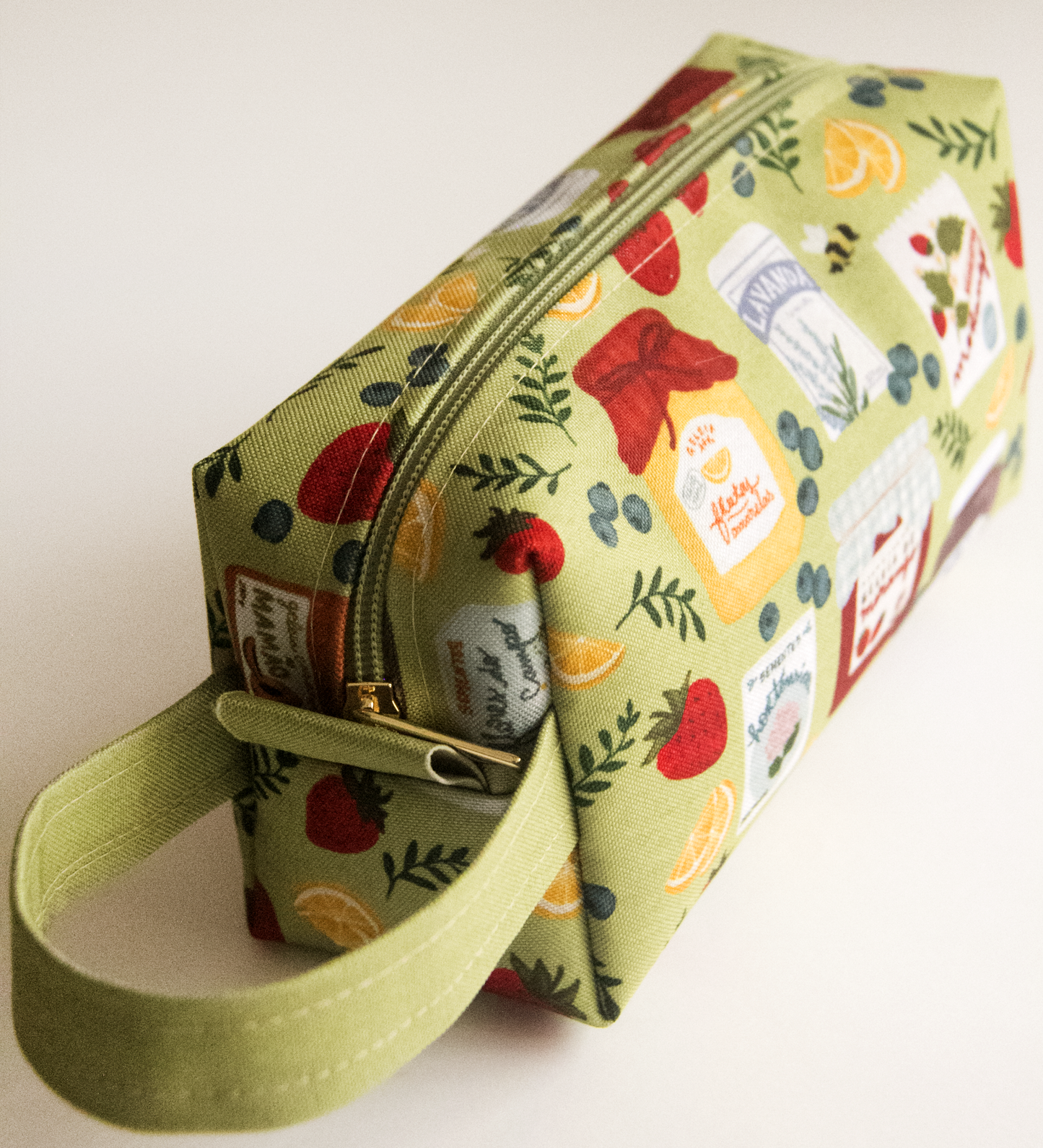 Estojo/Nécessaire com alça | Feito em casa