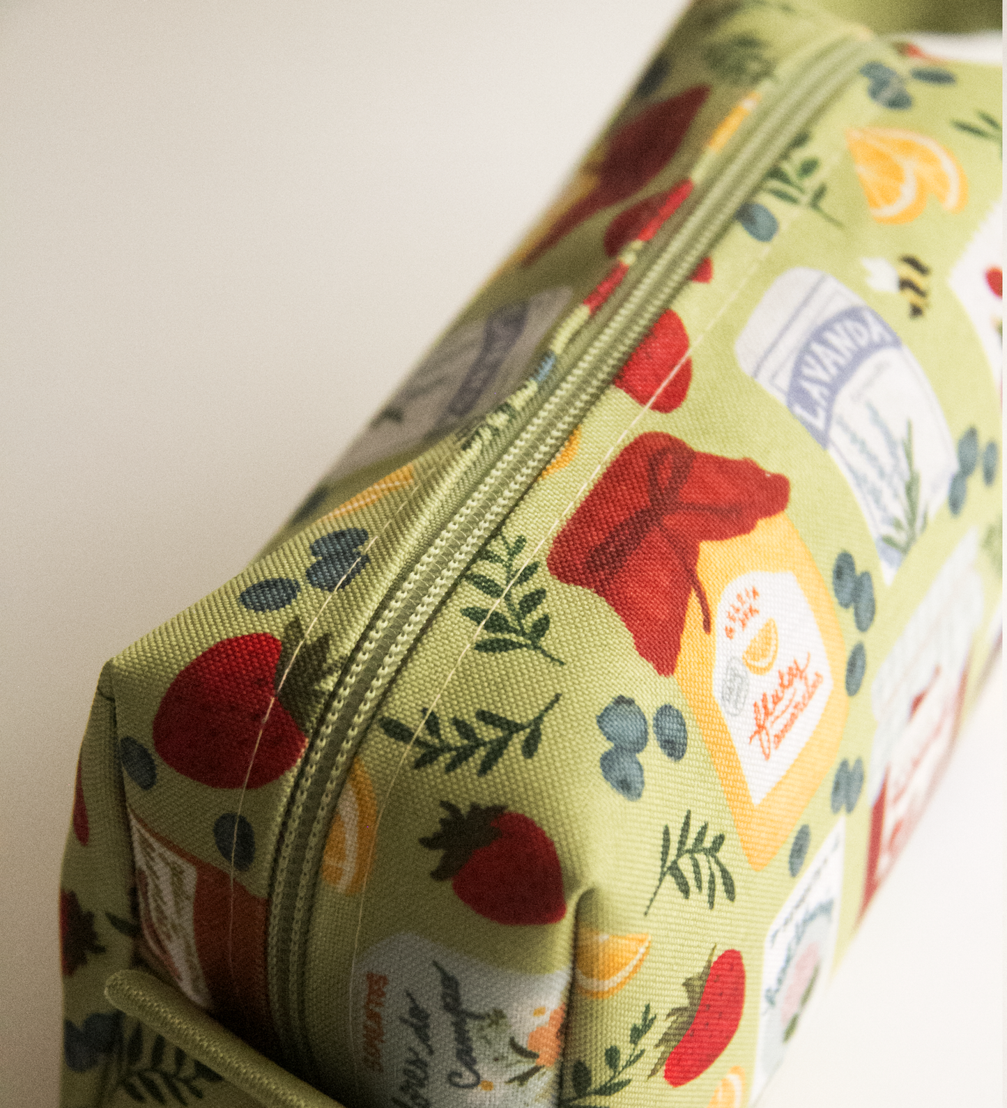 Estojo/Nécessaire com alça | Feito em casa