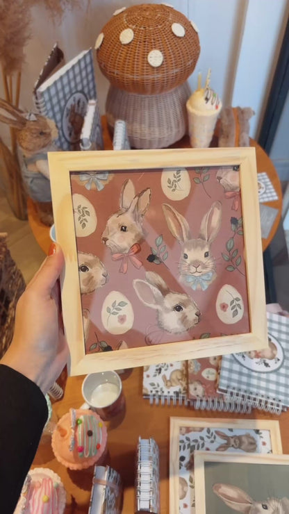 Quadro com moldura Pinus | Fábula de Páscoa